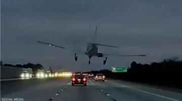 هبوط اضطراري لطائرة فوق سيارة على الطريق السريع في فلوريدا بسبب عطل في المحرك 1